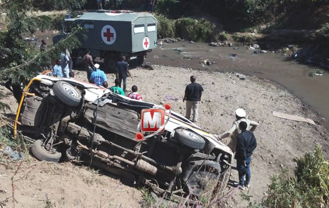 Фото: ДТП в Танзанії У Танзанії в результаті масштабного ДТП загинули не менше 20 осіб